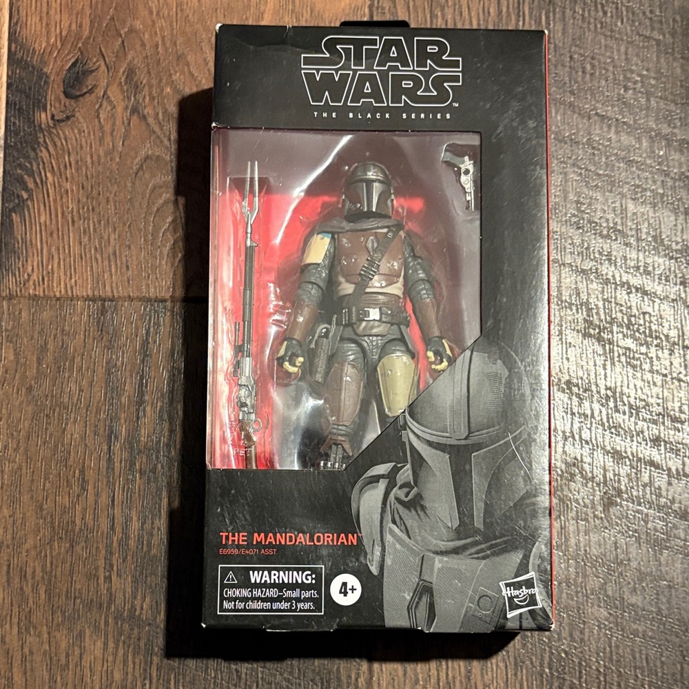 Star Wars Mandalorian Figure (original) in Black and Brown